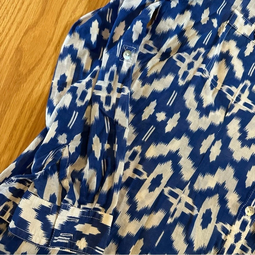 Chico’s size 0 blue white button down long  roll tab sleeves cotton tribal Aztec